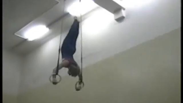 Кольца - Из упора отмах в стойку