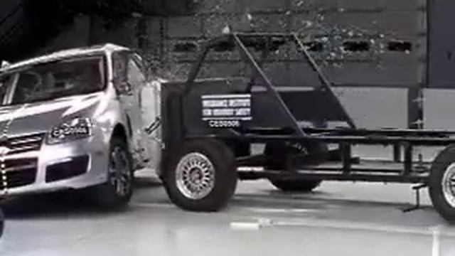 Crash Test 2005 - 2008 Volkswagen Jetta / Rabbit / Golf (Side Impact) IIHS смотреть онлайн