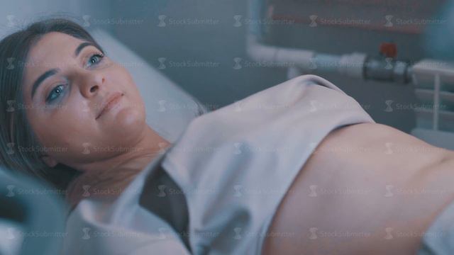 Young woman on ultrasound of abdominal cavity смотреть онлайн