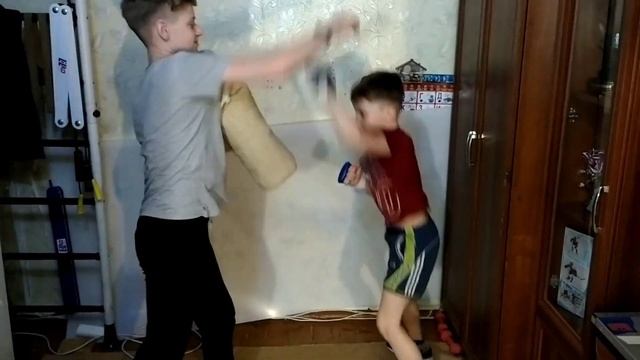 Функциональная тренировка юного хоккеитста. Бокс + Хоккей смотреть онлайн