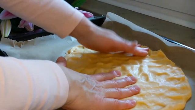 Пироги с творогом и ягодами