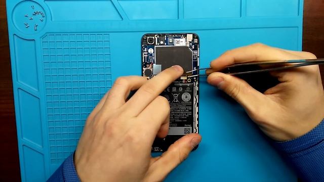 HTC 628 Замена батареи (Battery Replacement) смотреть онлайн