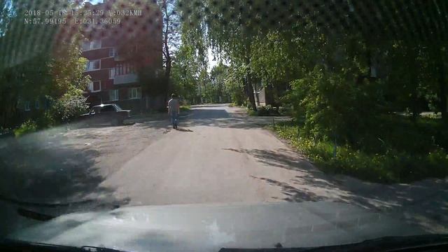 Бездорожье дорог города Старая Русса (середина мая 2018 г.) смотреть онлайн