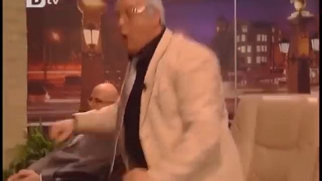 Шоуто на Слави: Актьорска вечер - проф. Вучков, Володя Стоянов и др. Ненчев смотреть онлайн