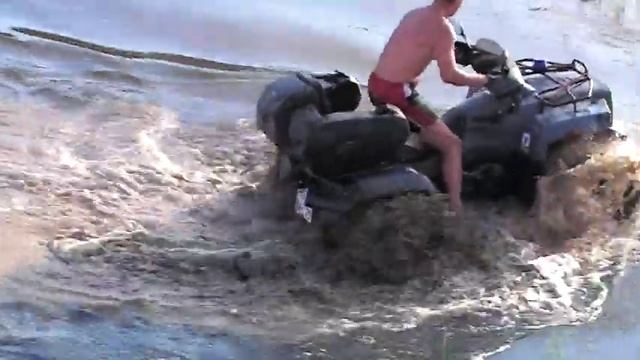 Cectek Gladiator 550 i Stels 300 v peshanom karere смотреть онлайн