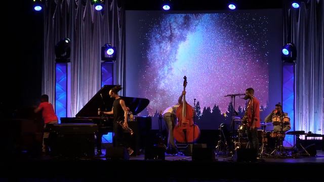 Dee Dee Bridgewater Quintet смотреть онлайн
