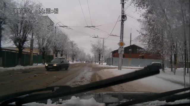 Нужно ли включать левый поворот при проезде данного перекрёстка? смотреть онлайн