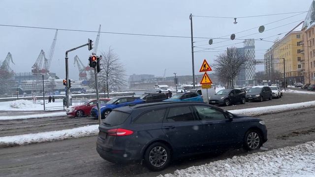 Helsinki City Center Winter Walk 2023 - Busy Saturday Afternoon смотреть онлайн