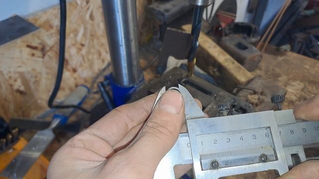 ГЛАВНЫЙ ИНСТРУМЕНТ БЕТОНЩИКА смотреть онлайн