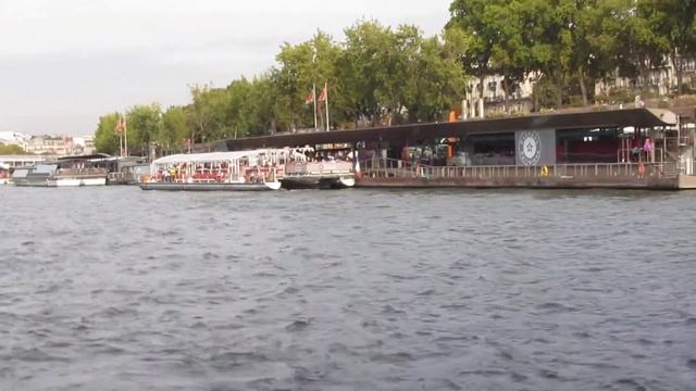 Seine et vue sur la Tour Eiffel - Sept. 2011.MOV смотреть онлайн