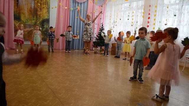 Танец с листьями смотреть онлайн