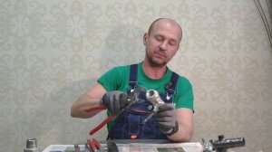 Соединение резьбовых фитингов на сантехнический лён.