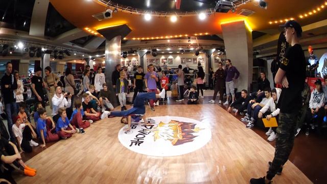Никаноров Арсений (bboy Shadow) vs Freez vs Flame - брейкданс батлы AUTUMN WARS смотреть онлайн