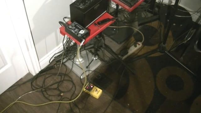 How to hook a looper pedal into an audio mixing board смотреть онлайн