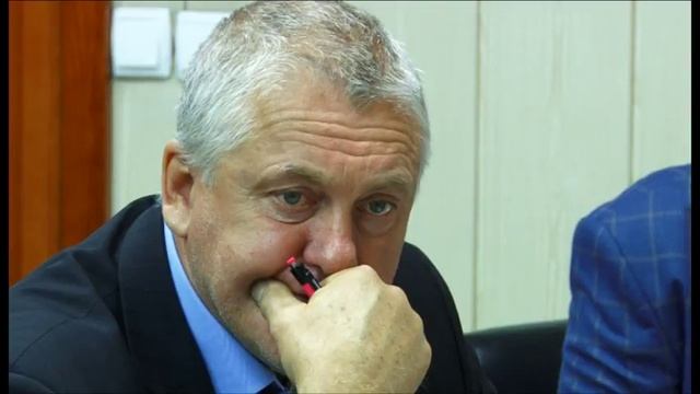 Владимир Макута провел совещание с директором филиала «МРСК Сибири» смотреть онлайн