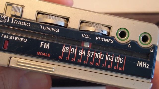 Old Sony Walkman WM-F1 1982 смотреть онлайн