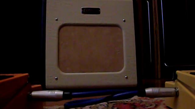 Fender Champ 600 + Boss DS-1 смотреть онлайн