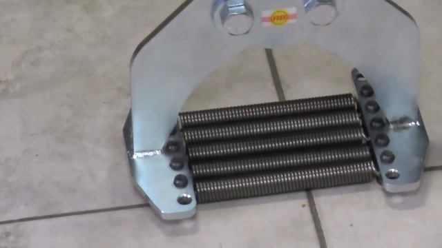 Дима из Тулы тестирует аппарат RB Chest Crusher смотреть онлайн