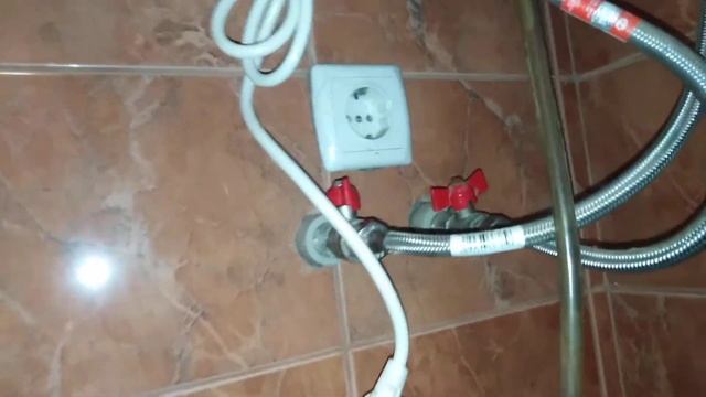 Как помыться из бойлера если отключили воду смотреть онлайн