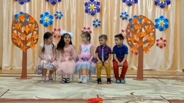 Сценка "Моя мама лучше всех на свете", группа #14 "Акварельки" смотреть онлайн