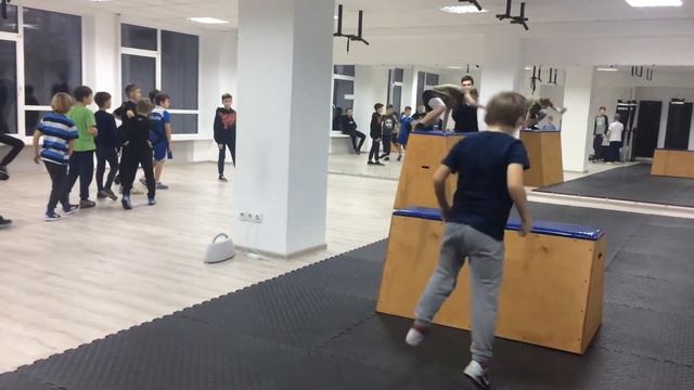 Детский паркур в Киеве. TheChange (Комфорт Таун) смотреть онлайн