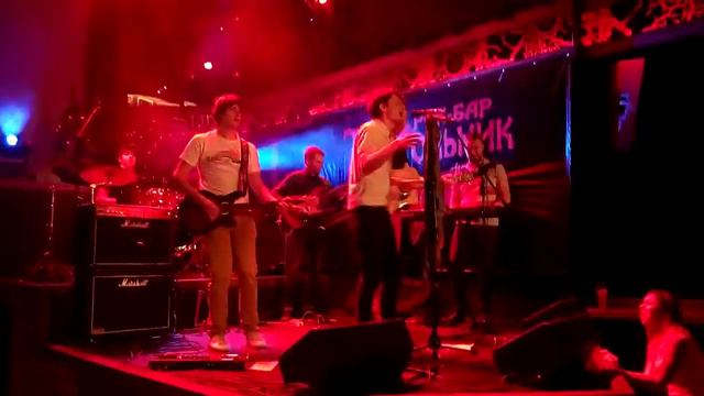Белки на Акации - Ветреная (live) смотреть онлайн