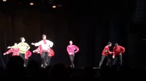 Березка, танцуют парни