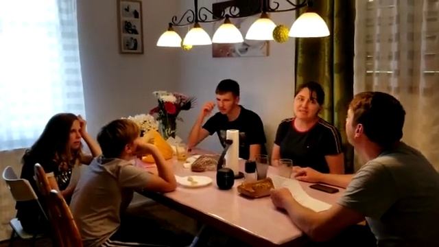 Песня: В Небе Птицы высоко, улетают далеко, Семья Кари Павел и Наташа, Paul & Natalya Kary