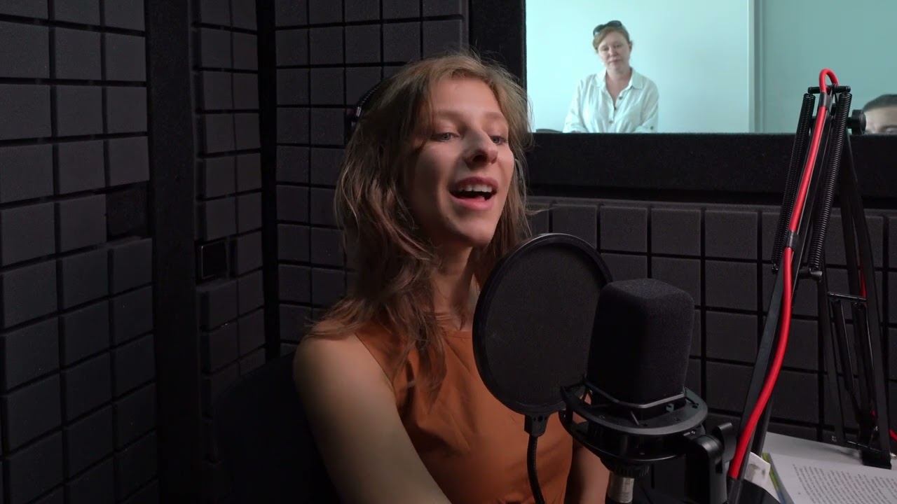 #Бэкстейдж| Елизавета Арзамасова читает отрывок из книги «Костик из Солнечного переулка» смотреть онлайн