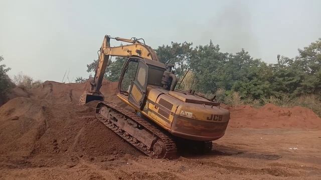 JCB Volvo Big 380 Excavator in Ec210 with Loader Loading mud in tata 2518Ex truck making смотреть онлайн