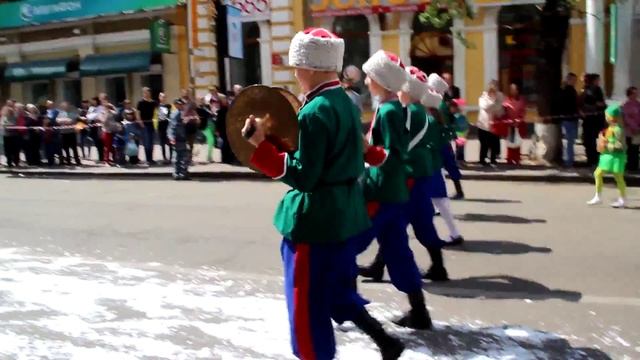 Ансамбль барабанщиков "УДАРНИКИ" на Дне города Иркутска 06.06.15. смотреть онлайн