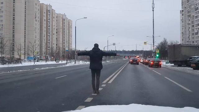 Регулировщик вышел на перекресток! смотреть онлайн