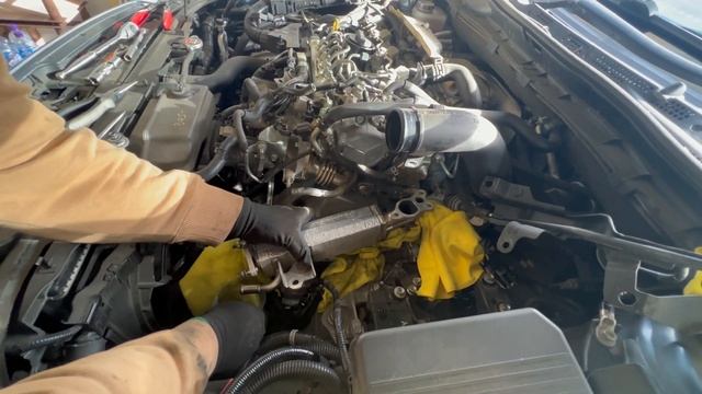 Mazda 6 2.2 Skyactiv Diesel Intake Manifold Removal For Carbon Cleaning смотреть онлайн