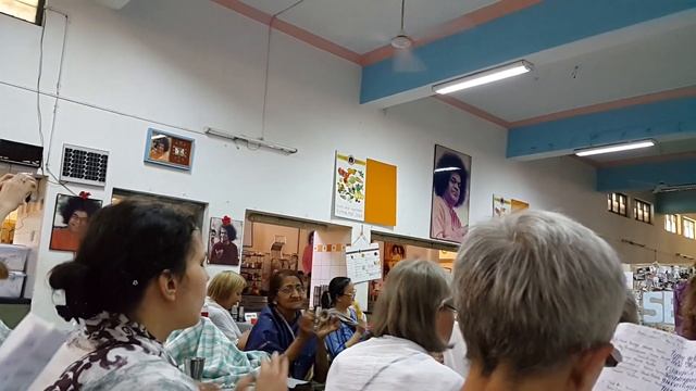 Ашрам Саи Бабы в Путтапарти. Репетиция бхаджанов к Празднику Махашиваратри смотреть онлайн