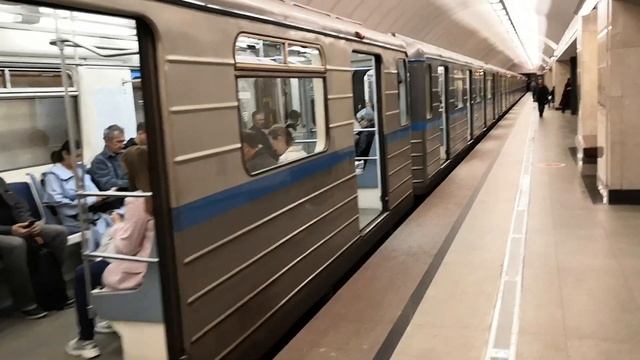 Номерной с люблинско-дмитровской линии на станции Трубная смотреть онлайн