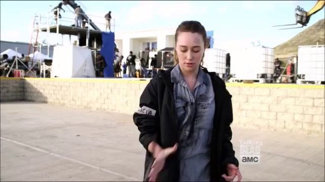 Talking Dead (Fear) - Alycia Debnam-Carey's butterfly knife skills смотреть онлайн