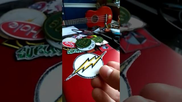 Термонашивка и термонаклейки на одежду ''Молния''. Видеообзор нашивок musiconshop.ru смотреть онлайн