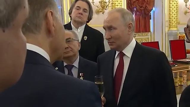 Он не понимает зачем... смотреть онлайн