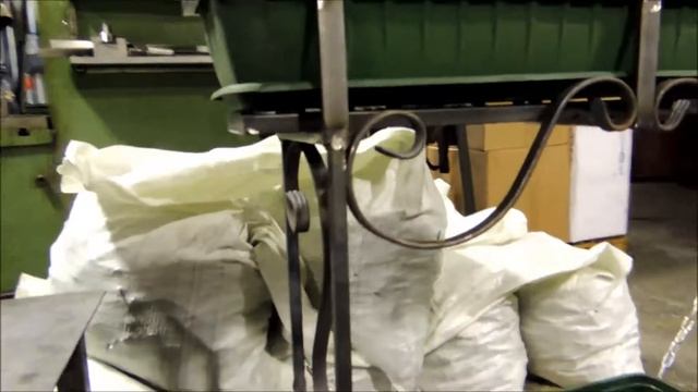 Цветочница из металла своими руками