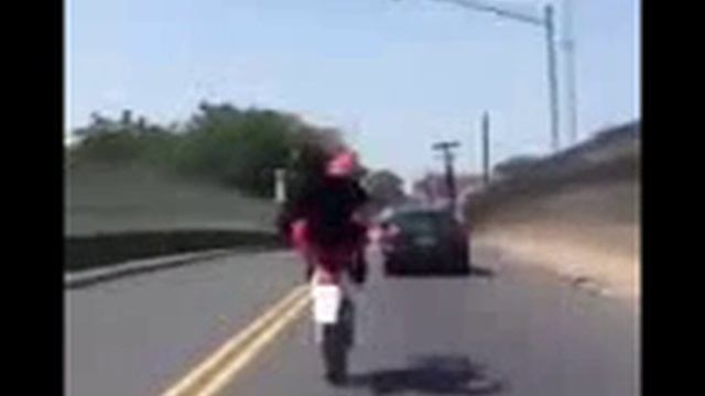 Виртуоз на кроссовом мотоцикле смотреть онлайн