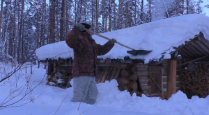 Новый Год в избушке. Жировки лося. Растопка для печки.