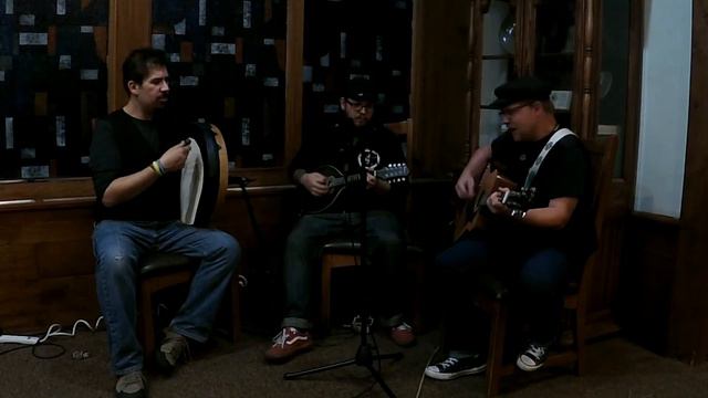 Kevin Huss and the Third Class Minstrels - Home to Donegal (Live Harp Room Session) смотреть онлайн