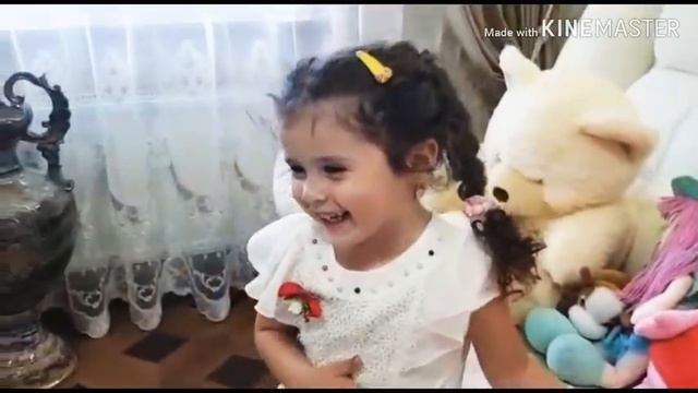 Лейла показывает свои игрушки смотреть онлайн