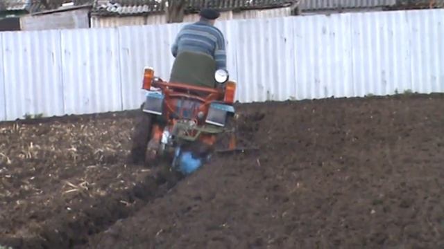 КМЗ-ХТЗ Т-012 Весенняя вспашка, на глубину 25см. смотреть онлайн