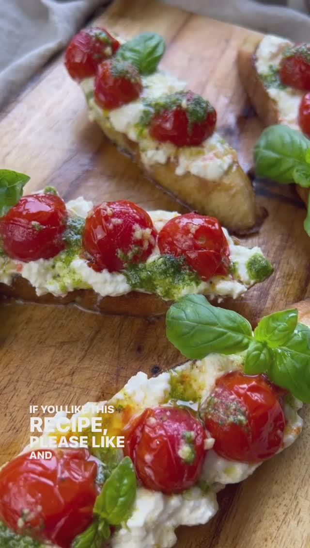 Брускеты с Запеченным помидором и Бурратой