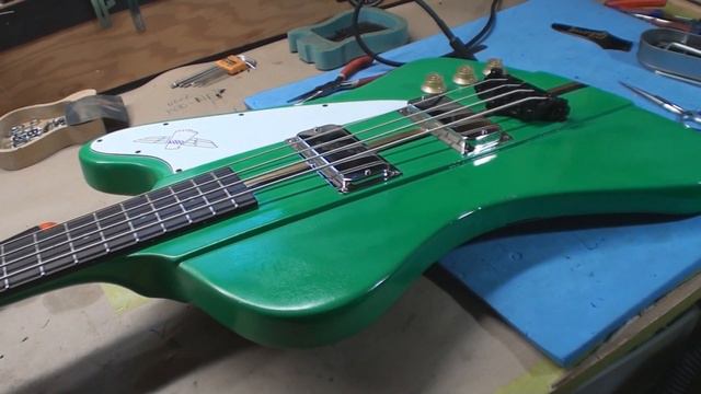 It's GREEN It's Gibson It's a Thunderbird смотреть онлайн