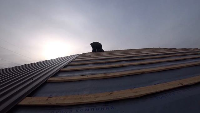 Монтаж профнастила на вальмовую крышу / Крыша одноэтажного дома смотреть онлайн