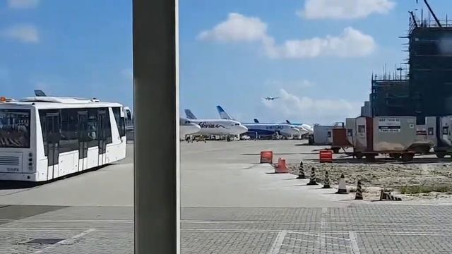 spotting planes in Malé Airport Maldives. Споттинг самолётов в аэропорту Мале Мальдивы смотреть онлайн