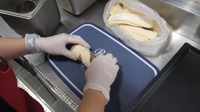 Там полно мяса!! Вкусный домашний мясной пирог.mp4