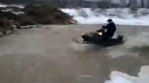 снегоход буран по воде!